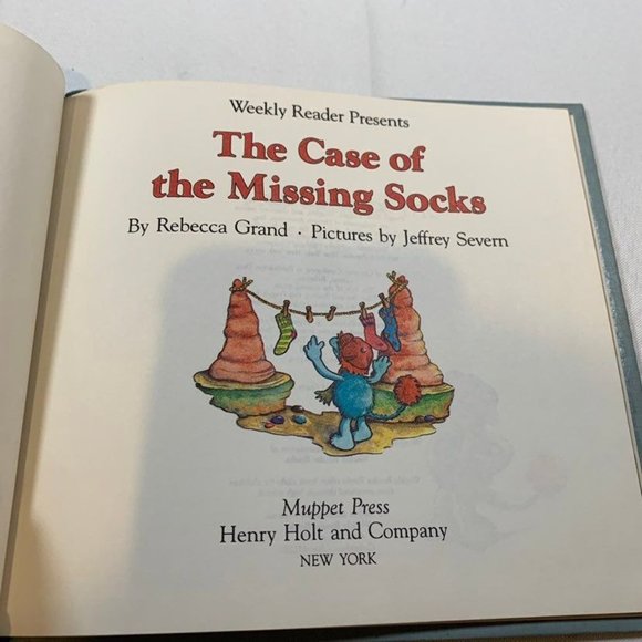 Vintage 1984 Fraggle Rock Hardcover Book The Case of the Missing Socks - Picture 3 of 4